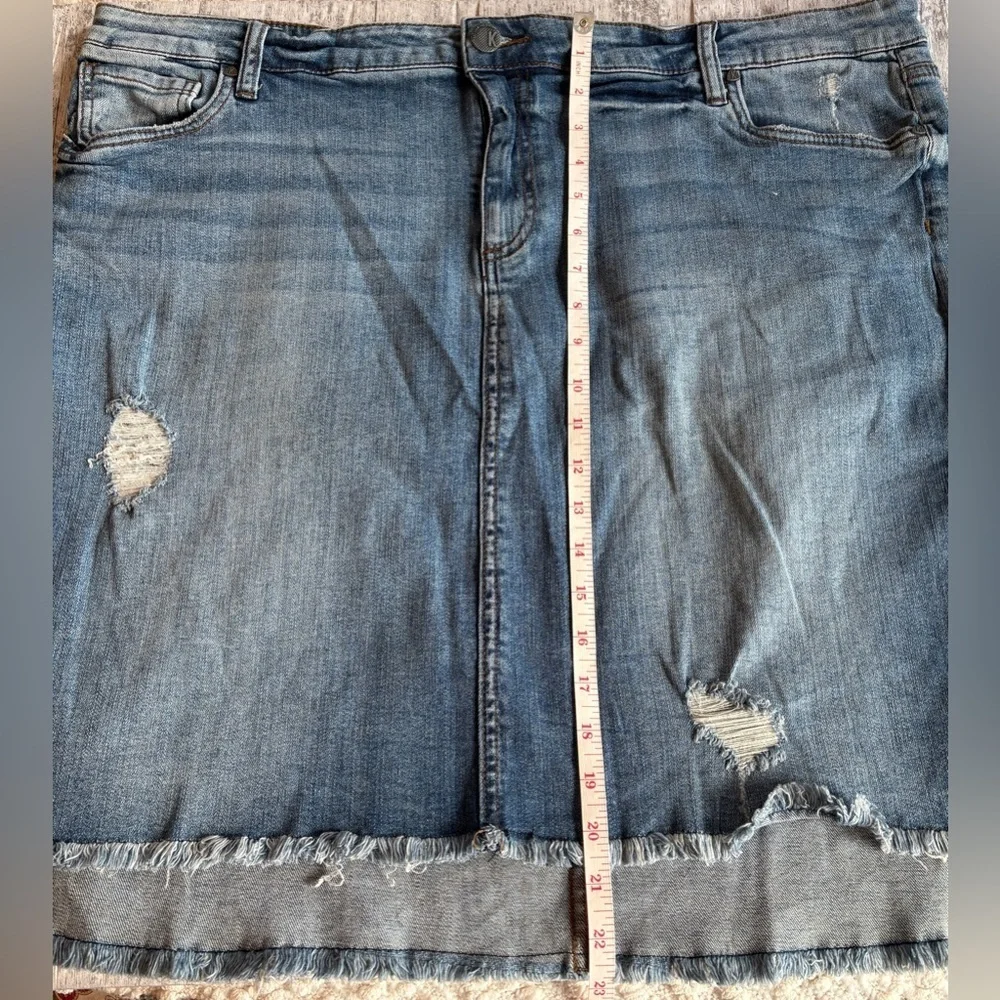 NEW w/Tags Kut from the Kloth Connie High Low Hem Distressed Denim Skirt 20W